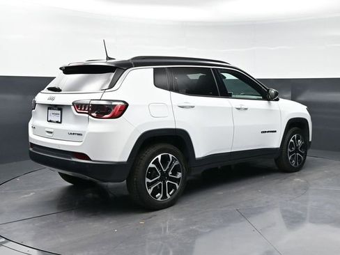 Used 2024 Jeep Compass Limited image 5