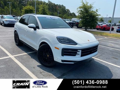 Used 2024 Porsche Cayenne AWD/4WD image 1