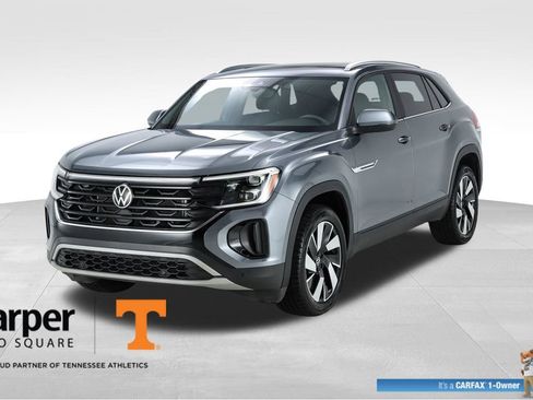 Used 2024 Volkswagen Atlas Cross Sport SE w/ Panoramic Sunroof Package FWD image 1