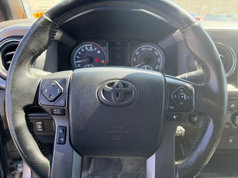 Used 2016 Toyota Tacoma TRD Sport w/ Towing Package image 27