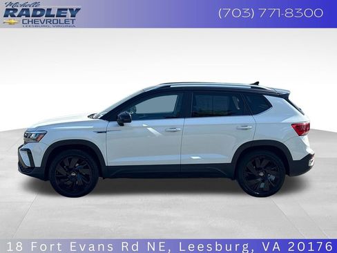 Used 2024 Volkswagen Taos SE AWD/4WD image 2