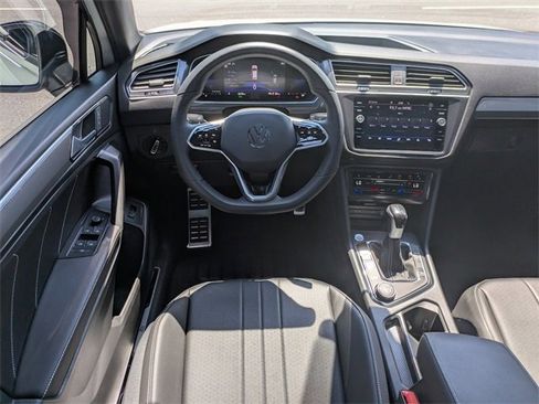 Used 2024 Volkswagen Tiguan SE R-Line image 17