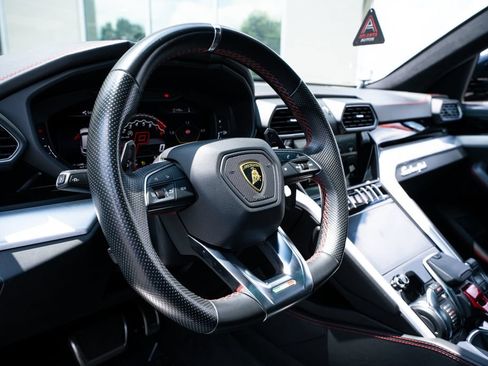 Used 2021 Lamborghini Urus AWD/4WD image 32
