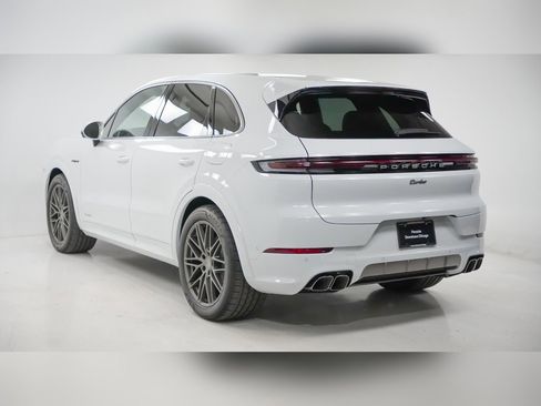 New 2025 Porsche Cayenne Turbo image 3