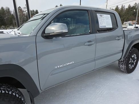 Used 2021 Toyota Tacoma TRD Off-Road image 32