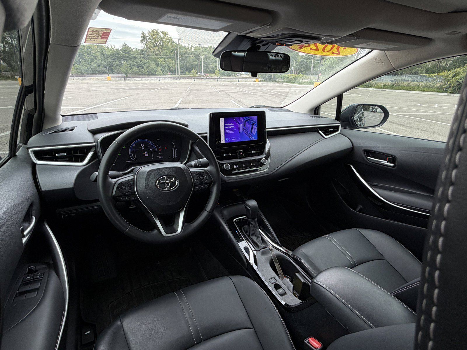 Used 2024 Toyota Corolla XLE FWD image 10