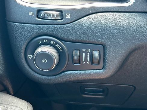 Used 2022 Jeep Cherokee Trailhawk w/ Sun, Sound & Nav Group AWD/4WD image 30