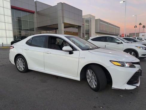 Used 2018 Toyota Camry LE image 11