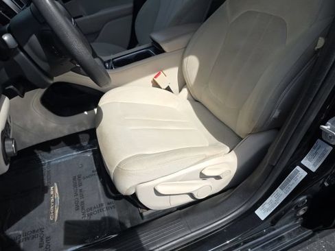 Used 2016 Chrysler 200 Limited FWD image 13