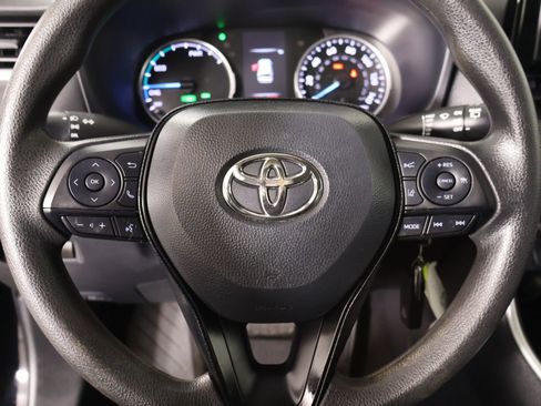 Used 2022 Toyota RAV4 LE image 3