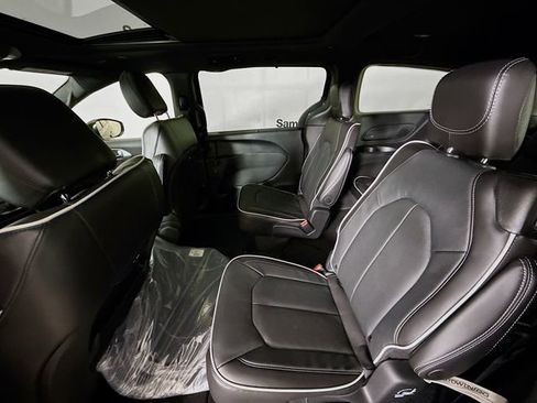 New 2026 Chrysler Pacifica Limited w/ S Appearance Package image 23