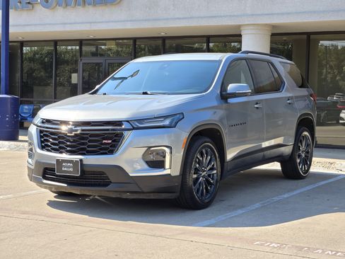 Used 2023 Chevrolet Traverse RS image 4