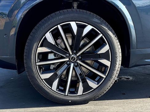 New 2026 Volvo XC90 B6 Plus w/ Protection Package Premier image 14