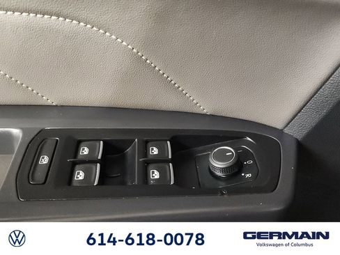 Used 2021 Volkswagen Atlas Cross Sport SE image 32