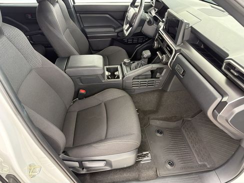Used 2025 Toyota 4Runner SR5 AWD/4WD image 22