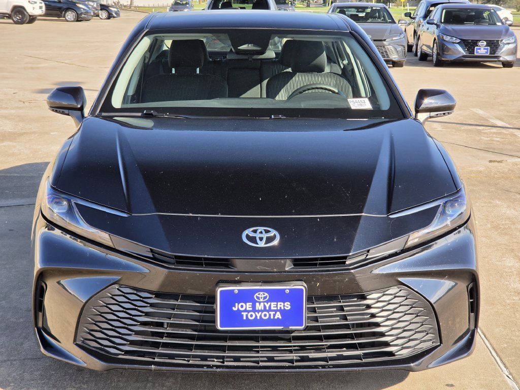 Used 2025 Toyota Camry LE FWD image 3
