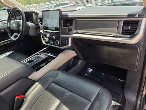 Used 2022 Ford Expedition XLT RWD image 18