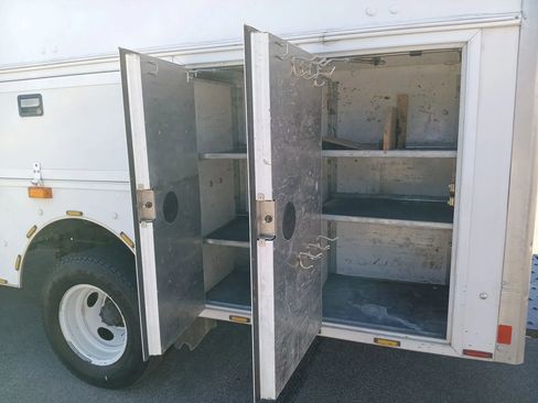 Used 2013 Ford E-450 and Econoline 450 Super Duty w/ Interior Upgrade Pkg image 19