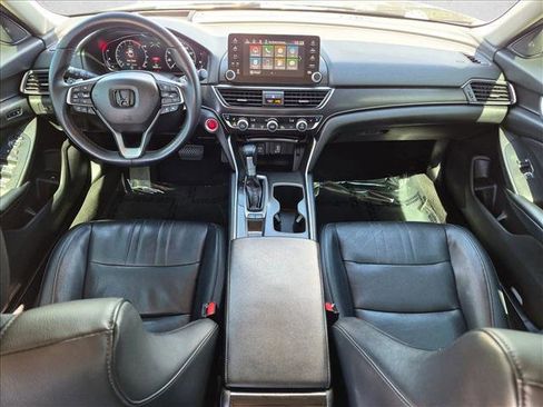 Used 2018 Honda Accord Touring image 18