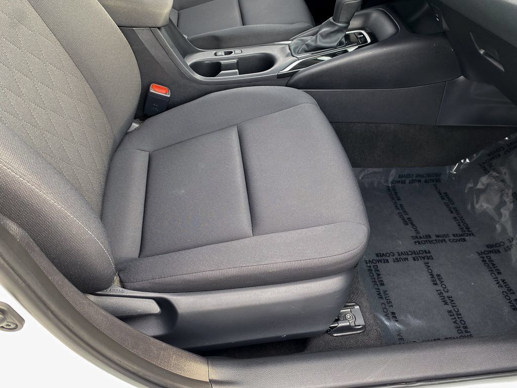 Used 2025 Toyota Corolla LE FWD image 30