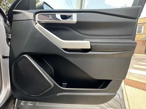 Used 2020 Ford Explorer XLT w/ Equipment Group 202A AWD/4WD image 30