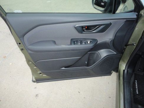 Used 2025 Subaru Forester Premium w/ Convenience Package #1 image 3