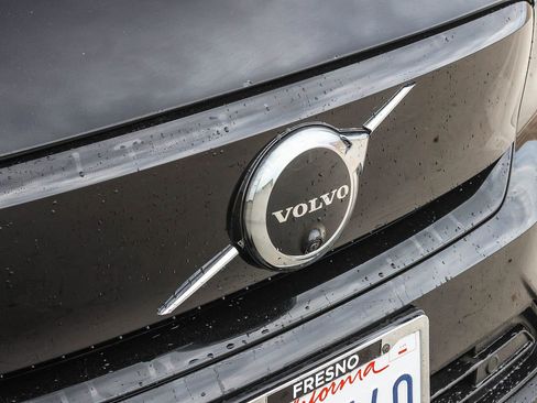 Used 2023 Volvo XC40 Recharge Plus image 18