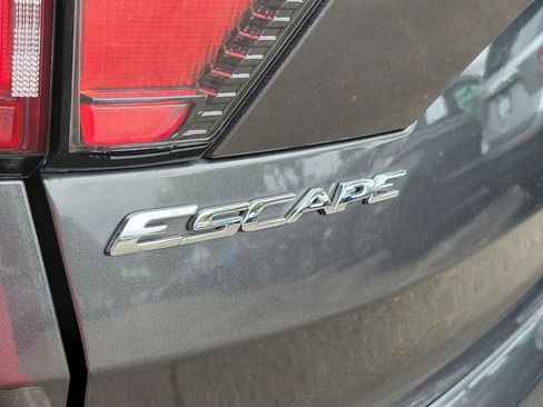 Used 2018 Ford Escape Titanium image 6