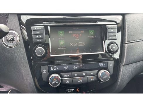 Used 2018 Nissan Rogue SV w/ Sun & Sound Touring Package image 16