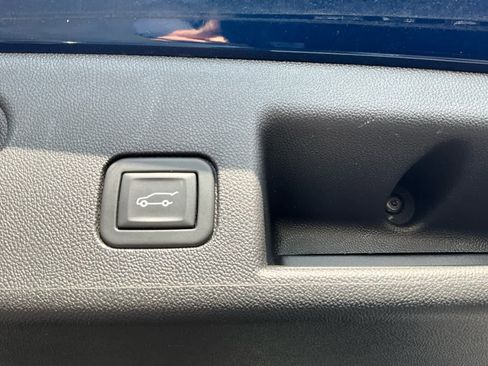 Used 2023 Chevrolet Equinox LT w/ Driver Convenience Package image 27