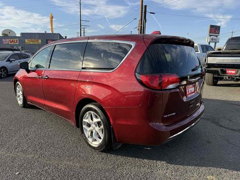 Used 2017 Chrysler Pacifica Touring Plus w/ Tire & Wheel Group FWD image 5