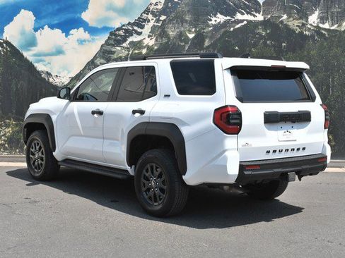 Certified 2025 Toyota 4Runner SR5 AWD/4WD image 9