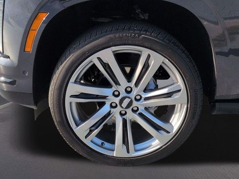 Certified 2026 Cadillac Escalade ESV Platinum Sport AWD/4WD image 18