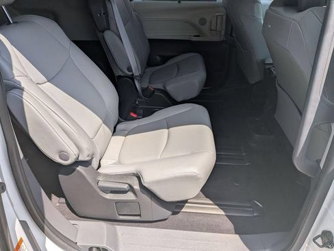 Used 2023 Toyota Sienna XLE FWD image 28