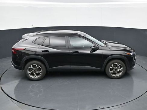 Used 2025 Chevrolet Trax LT w/ LT Convenience Package FWD image 33