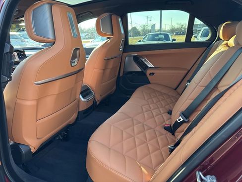 Used 2024 BMW 740i image 15