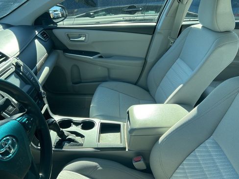 Used 2015 Toyota Camry LE image 9