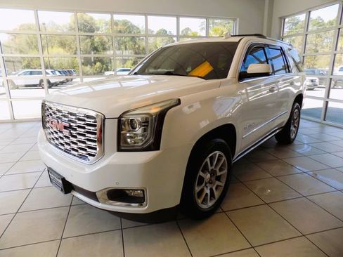 Used 2019 GMC Yukon Denali image 3