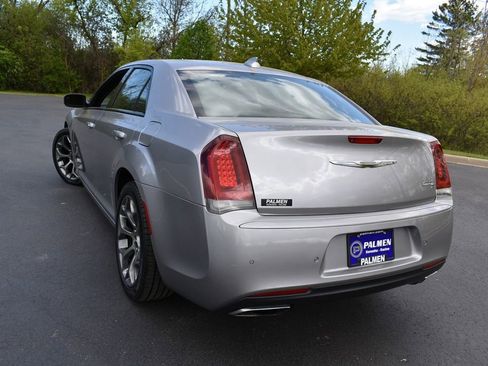 Used 2018 Chrysler 300 S w/ 300S Premium Group RWD image 7