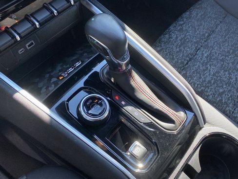 Used 2024 Chevrolet Colorado Z71 w/ Z71 Convenience Package 2 image 16