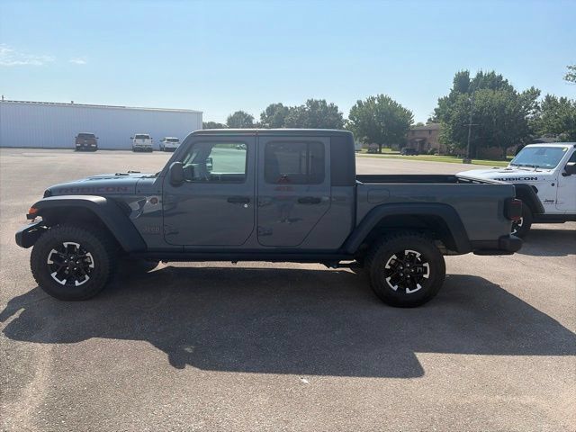 Used 2026 Jeep Gladiator Rubicon AWD/4WD image 3