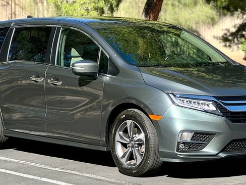 Used 2018 Honda Odyssey Touring image 1