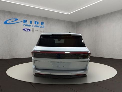 Used 2025 Lincoln Navigator Black Label AWD/4WD image 9