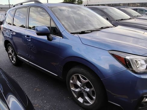 Used 2018 Subaru Forester 2.5i Touring w/ Popular Package #2 AWD/4WD image 3