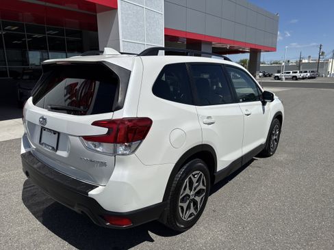 Used 2019 Subaru Forester Premium AWD/4WD image 4