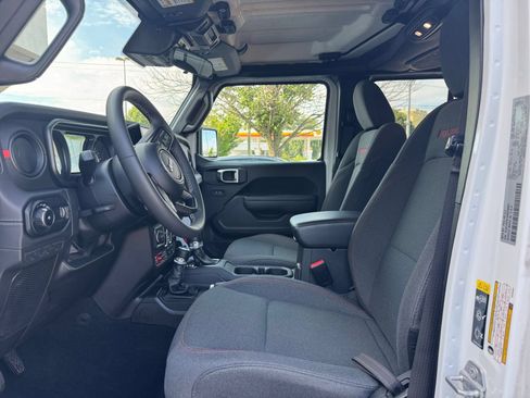 Used 2025 Jeep Wrangler Unlimited Rubicon AWD/4WD image 25