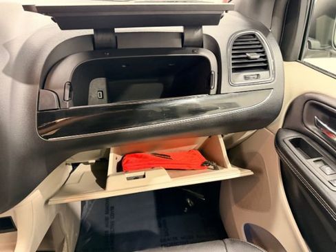 Used 2019 Dodge Grand Caravan SXT image 33