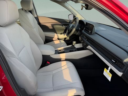 Used 2025 Honda Accord SE image 27