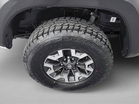 Certified 2022 Toyota Tacoma TRD Off-Road image 9