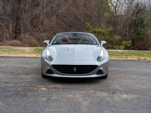Used 2017 Ferrari California T image 6